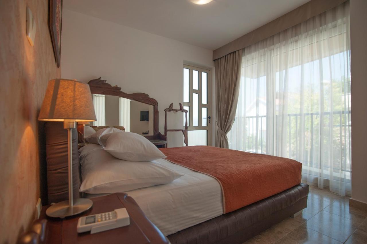 Guest House Przno Bay Sveti Stefan Exterior photo